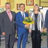 Willkommen: Der neue Schulleiter der Estenfelder Grundschule, Christoph-Rupert Schneider (Mitte) wurde offiziell begrüßt (von links) stellvertretende Schulleiterin Jutta Spatz, Bürgermeister Michael Weber, Schulrätin Gabriele Freiberg und der Vorsitzende des BLLV-Kreisverbandes Würzburg-Land, Stephan Debes.