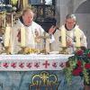 Festgottesdienst zum Festtag der Heiligen Elisabeth: Gefeiert wurde mit dem Guardian des Klosters Frauenberg von Fulda, Pater Heinz-Jürgen Reker (Zweiter von links). Als Mitzelebranten standen ihm zur Seite Pater Gero Kotschy (links), Pater Martin Domogolla (Zweiter von rechts) und Pater Eberhard Sievers (rechts).