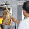 Frisch vom Spieß: In der „Schlemmerecke“ in Arnstein gibt es nicht nur Döner, sondern auch andere Spezialitäten.