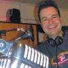 Live aus Birkenfeld: Martin Ludwig moderiert aus seinem Wohnzimmer, dem Studio des Webradiosenders Rockcorner.