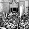 Der historische Moment: Der Glasschrein mit den Häuptern der Frankenapostel verlässt den Gerolzhöfer Steigerwalddom.