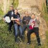(si)   Spaß und gute Laune beim Tanzen und Rocken mit den besten Songs von Elvis Presley, den Beatles, Smokie, CCR, Santana, ZZ Top und anderen verspricht die Gruppe Just 4 beim ersten „Herbstflimmern“, das Familie Köberlein im Gasthaus „Zur Linde“ in Engenthal veranstaltet. Stefan Eideloth (Keyboard, Vocals), Frank Kirchner (Drums, Vocals), Patrick Pierson (Gitarre, Vocals) und Stefan Schemmel (Bass, Vocals) sind die Musiker. Beginn ist um 20.30 Uhr.
