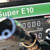 Der umstrittene Kraftstoff E10 enthält mehr Bioethanol als herkömmlicher Sprit.
