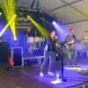 Die Band "Heaven" hat am Montagabend ihren Auftritt am Gerolzhöfer Marktplatz.