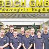 Die neuen Azubis bei der Reich GmbH: im Bild (von links) Ausbilder Klaus Diemar mit Toni Allgeier, Werner Ebert, Thorsten Stumpf, Steven Bätzel, Max Graumann, Christopher Beck, Paul Bührig, Philipp Reichert, Paul Schneider und Ausbilder Martin Faulstich.