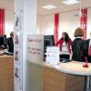 Hell, freundlich, barrierefrei: Die umgebaute Geschäftsstelle der Sparkasse in Burkardroth.