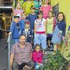 (lr)   An der Ferienspaßaktion des FC Schallfeld nahmen 15 Kinder zwischen sechs und zwölf Jahren teil. Als erstes stand das Kräutermuseum in Abtswind auf dem Halbtagesprogramm. Inhaber Horst Kaulfuss zeigte in einer 450 Jahre alten Scheune das größte private Gewürzmuseum der Welt. Auf vier Etagen lernten die Kinder von A wie Anis bis Z wie Zimt alles Wissenswerte rund um Gewürze, Kräuter und Tee. Später waren die Kinder bei einer Schnitzeljagd mit Elan dabei, was an den Schweißtropfen im Gesicht zu sehen war. Als Betreuer fungierten Michaela Sahlmüller, Josef Bender, Michael Lenhard und Bernhard Krämer.