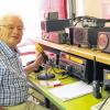 Funkamateur an der Arbeit: Klaus-Dieter Jones an der Funkstation des DARC-Ortsverbandes im Clubraum im Jugendhaus.