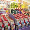 Wartet schon im Sommer auf ihre Käufer: Die Nikolaus-Armada in Würzburg beim Discounter Norma.