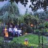 Zaubergärten: Wie verzaubert präsentierten sich die illuminierten Gärten in Himmelstadt. Im Garten von Jutta und Reinhard Steinmetz wechseln sich auf 2500 Quadratmetern Sitzgelegenheiten mit Wasserspielen ab. Hinter jeder Wegbiegung gibt es Neues zu entdecken.