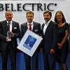 Ausgezeichnetes Solarfeld: Über den „Intersolar-Award“ für das Kolitzheimer Unternehmen Belectric freuen sich auch Vertreter der Partnerfirmen: (von links) Christopher Burghardt, Georges Antoun (beide First Solar), Marko Werner (SMA Solar), Belectric-Geschäftsführer Bernhard Beck, Raffi Garabedian (First Solar), Jeanette Klockgether (SMA), Stefan Degener (First Solar) und Belectric-Geschäftsführer Martin Zembsch.