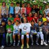 (mrl)  Der Wettbewerb  „Känguru der Mathematik“ hat an der Sendelbacher Grundschule schon Tradition. Der Wettbewerb wird zentral durch den Verein Mathematikwettbewerb Känguru (mit Sitz an der Humboldt-Universität zu Berlin) vorbereitet und ausgewertet. Ziel des Wettbewerbs ist es, Mathematik populärer zu machen. Darum sind es meist lustig gestellte Knobelaufgaben, die den Kindern die Furcht vor der Mathematik nehmen sollen. Die jährlich steigende Teilnehmerzahl zeigt, dass dies gelingt. Für jede Klassenstufe gibt es Aufgaben mit drei verschiedenen Schwierigkeitsgraden, die mit Schulwissen, „dem gesunden Menschenverstand und etwas Pfiffigkeit“ bewältigt werden können. 35 Kinder der Sendelbacher Grundschule beteiligten sich am Wettbewerb. Konrektorin Jutta Deubert freute sich am Mittwoch mit den Kindern und Kollegen bei einer kleinen Siegerehrung in der Aula über tolle Ergebnisse. Die Schule schaffte den größten Kängurusprung seit ihrer ersten Teilnahme vor zehn Jahren. Neun Kinder ergatterten erste, zweite und dritte Plätze. Mit der höchsten Punktzahl erreichte Christina Kliegl den ersten Platz. Weil sie auch die meisten Aufgaben hintereinander richtig gelöst hat, erhielt sie zusätzlich ein Sieger-T-Shirt. Alle teilnehmenden Kinder bekamen eine Urkunde und ein Knobelspiel. Das Bild zeigt alle Känguru-Kandidaten der Grundschule.Foto: GRundschule SEndelbach