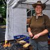 Eisen im Feuer: Petra Hiller schmiedet sich ihr eigenes Glückshufeisen.