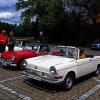 Seltenheit auf der Streuwiese: Ein Zwei-Zylinder Motorrad-Boxermotor im Heck treibt das BMW 700 Cabriolet (vorne) an. Von diesem Typ sind lediglich 2592 Exemplare bei Baur in Stuttgart gebaut worden. Demgegenüber liefen von der Limousine und dem Coupé mehr als 180 000 Autos von den Fließbändern.