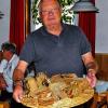 „Tag des deutschen Brotes“: Bäckermeister Klaus Jüngling referierte zum Thema „Unser täglich Brot“ und hatte zum Verkosten fünf Brotsorten mitgebracht.