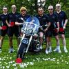 (hr)   Nach dem Kreispokalsieg hat sich das Tischtennis-Team aus Uettingen nun auch noch die Meisterschaft in der zweiten Kreisliga gesichert. Ungeschlagen mit 36:0 Punkten und 162:19 Spielen konnte keine Mannschaft die Männer stoppen. Mit dem Neuzugang von Jürgen Elze war der Wiederaufstieg in die erste Kreisliga reine Formsache. In der Saison 2013/14 rechnen sich die Aufsteiger einen Platz im Mittelfeld aus. Die Spieler: (von links) Thomas Sparfeld, Jochen Schätzlein, Horst Walter, Georg Martha, Jürgen Elze und Ulrich Walter. Nicht im Bild: Christian Schätzlein, Marion Weis, Vanessa Maier, Werner Jahn und Jonas Meckelein.