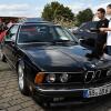 Deutsche Qualität aus Übersee: Dieser 34 Jahre alte BMW 6.35 CSi von Benedikt Imgrund (Zweiter von rechts) stammt ursprünglich aus den USA.