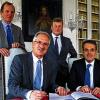 Führungsquartett der Castellbank (hinten von links): die beiden Gesellschafter Johann-Friedrich Fürst zu Castell-Rüdenhausen und Ferdinand Erbgraf zu Castell-Castell sowie vorn von links: die beiden Vorstandsmitglieder Klaus Vikuk und Sebastian Klein.