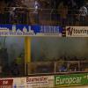 Der Moment, der das Leben von Tanja Kriegelstein verändert: Im Block der Sonthofener Eishockey-Fans wird eine Rauchbombe gezündet.