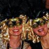 Außer Rand und Band:Beim Weiberfasching in Gauaschach gab esnicht nur tolle Masken (oben), sondern auchHighlights wie den Auftritt der Bücholder Männerals Vogelscheuchen (rechts) oder von Petra Leipziger-Ziegler als Rock-Röhre Tina Turner (links).Fotos: Susanne Weber