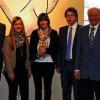 Der beste Nachwuchsberater: Von links: Katja Kessler (Personalentwicklung Sparkasse Schweinfurt), Johannes Rieger (Vorstandsvorsitzender Sparkasse Schweinfurt), Kristina Möller, Florentyna Hartmann, Bernd Schmitt, Walter Lindner (Projektleitung Bankberatung) und Schulleiter Helmut Schwappacher.