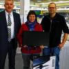 Das Bild zeigt die Übergabe der ersten drei von insgesamt zehn Bildschirmen, übergeben von der Firma Udo Lermann in Höchberg. Im Bild: (von links) Herr Klüpfel (Firma Udo Lermann), Frau Mader und Herr Küpper (St. Laurentius Verein  Zell).