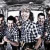 (sde)   Die Troglauer Buam laden am Samstag, 12. Januar, um 21.30 Uhr in die Hollstädter Sporthalle zur „Volxmusic vom Feinsten“ ein. Buam, also Buben, in dem Sinn sind die sechs Troglauer freilich keine mehr. Menschlich gereift, musikalisch eigentlich perfekt. Sie wollen immer noch „Heavy Volxmusic“ kreieren, so wie das ihr gleichnamiges Debütalbum vor vier Jahren beeindruckend manifestierte. Karten gibt es an der Abendkasse; Infos unter http://www.tsvhollstadt.de/Termine/tanzveranstaltungen.htm.