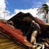Spur der Verwüstung: Ein Mann steht in Santiago de Cuba in den Trümmern seines Hauses, das durch den Hurrikan „Sandy“ zerstört wurde.