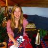 Wieder daheim: Mitbringsel erinnern Eva Hellmuth an das Jahr, in dem sie in einem Kinderheim in Bolivien gearbeitet hat.