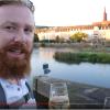 Die Blogger Andrew und Chelsea Smith beim Würzburg-Besuch. Screenshot des YouTube-Videos.