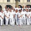 (–ein)   Ihre dreijährige Ausbildung zum Gesundheits- und Krankenpfleger/-in haben 22 Absolventen der Berufsfachschule für Krankenpflege am Bezirkskrankenhaus Schloss Werneck mit ihrer Abschlussprüfung erfolgreich beendet. Für herausragende schulische Leistungen während ihrer Ausbildungszeit wurden neben der besten Absolventin Anna-Lena Göbel noch die drei weiteren glücklichen Kursteilnehmer Patricia Fischer, Jasmin Lenz und Frank Nöller durch die Regierung von Unterfranken geehrt. Von links: Geschäftsleiter Gerhard Ernst, ärztlicher Direktor Hans-Peter Volz, Medizinaldirektor Dr. Rainer Schua, die ausgezeichneten: Patricia Fischer, Frank Nöller, Jasmin Lenz, Schulleiter Heribert Gehring, Anna-Lena Göbel (ausgezeichnet), stellvertretende Bezirkstagspräsidentin Karin Renner.