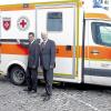 Ein Rettungswagen - drei Logos: Johanniter Unfallhilfe (JUH), Malteser Hilfsdienst (MHD) und das Bayerische Rote  Kreuz (BRK) präsentieren mit den Verantwortlichen im Rettungswesen ein neues Gefährt (von links): Paul Justice (stellvertretender Geschäftsführer Rettungszweckverband), Michael Pahlke (Geschäftsführer), Michael Dittmann (BRK), Rainer Kaufmann (MHD) und Landkreis Eberhard Nuß..