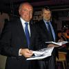 Neues Heimatjahrbuch: Stolz auf die 35. Ausgabe sind Landrat Thomas Habermann (links) und Schriftleiter Reinhold Albert.