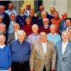 (mr)   Der Jahrgang 1942 der Heidingsfelder Waltherschule traf sich kürzlich zum Schülertreffen. 26 von 58 damals eingeschulten Jungen kamen in die „Fischzucht“. Nach einer Führung durch Heidingsfelder Keller mit Renate Wolhlfart setzte man sich im Winzerkeller zusammen. Man gedachte der neun verstorbenen Mitschüler. Wissenswertes und Unterhaltsames trug Helmut Beckenbauer in seinen Anekdoten aus den Jahren 1948 bis 1956 vor. Er erinnerte an ihre erste Lehrerin, die sehr mütterliche Hildegard Patzelt und Lehrer Endrich, dessen Haselstock mancher Hosenboden in der dritten und vierten Klasse zu spüren bekam. Das Treffen wurde auch von Michael Balling, Dieter Dietzer, Werner Stetter, Werner Fritz, Wilfried Portner und Norbert Seitz organisiert.