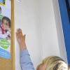 Gut gesichert: Kinder können den Schalter zum Öffnen der Ausgangstüre im Kindergarten Regenbogenland Bad Brückenau nicht erreichen.