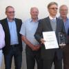 Den Ehrenamtspreis für Vereine bekamen die Vertreter des Reit- und Fahrvereins Großbardorf von Landrat Thomas Habermann (links) und Juliane Freund vom Sozialministerium verliehen. Den Ehrenamtspreis für Vereine bekamen die Vertreter des Reit- und Fahrvereins Großbardorf von Landrat Thomas Habermann (links) und Juliane Freund vom Sozialministerium verliehen.