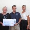 Die 600. Ehrenamtskarte bekam Christian Schön (Mitte), Vorsitzender des Flugsportvereins Grabfeld, ausgehändigt. Ihm gratulierten (v. links) Landrat Thomas Habermann, Juliane Freund, Kerstin Rosin und Linda Denner. Die 600. Ehrenamtskarte bekam Christian Schön (Mitte), Vorsitzender des Flugsportvereins Grabfeld, ausgehändigt. Ihm gratulierten (v. links) Landrat Thomas Habermann, Juliane Freund, Kerstin Rosin und Linda Denner.