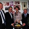 Viele Gratulanten: (von links) Hermann Schmitt (Geschäftsführer des Fränkischen Weinbauverbandes), Bürgermeister Uwe Klüpfel, Fränkische Weinkönigin Melanie Dietrich, Ehren-Präsident Andreas Oestemer und Weinbaupräsident Artur Steinmann.