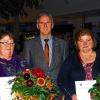 Treue Mitarbeiterinnen: Pecht-Geschäftsführer Horst Dömling ehrte Hedwig Benkert (links) und Hiltrud Hüllmandel.