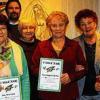 Die Landsmannschaft der Oberschlesier ehrte ihre treuesten Mitglieder. (Von links vorne) Georg und Maria Klose, Hildegard Jantos, Waltraud Siegel, Margot Mainka, der kleine Robin Giller und Maria Ludwig. (Hinten von links) Peter Wardenga, Georg Spallek, Pfarrer Frank Sommerhoff, Maria Sgodzaj, Bernhard Giller, Elisabeth Busch und Monika Giller.