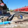 Am barrierefreien Ausbau des Bahnhofs Rottendorf wird auch beim offiziellen Spatenstich schon gearbeitet.