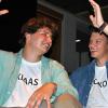 Joko (Leonhard Hüllmandel) und Klaas (Benjamin Bördlein) hatten ihren Spaß und zeigten, welche Herausforderungen Schüler und Lehrer bestanden haben.