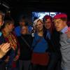 Party Arm in Arm: Bei der „Disco am Sonntag“ in der Odeon Lounge feiern Menschen mit und ohne Behinderung.