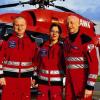 Leben retten: Pilot Thomas Roth (von links), Notärztin Anette Henninger und Rettungsassistent Georg Berg vor dem Rettungshelikopter Christoph 51 der DRF Luftrettung in Stuttgart.