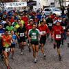 Und los geht's: Rund 80 Laufbegeisterte nahmen am letzten Tag des Jahres den Silvesterlauf in Fuchsstadt in Angriff.