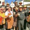 Mit dem Bieranstich hat Bürgermeister Adolf Bauer am Freitagabend das 42. Brückenfest der KaGe Elferrat eröffnet.
