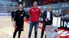 Emotionaler Abschied: Felix Hoffmann (links) und Baskets-Geschäftsführer Steffen Liebler danken Kresimir Loncar (Mitte) vor dem letzten Saisonheimspiel gegen Bonn. Emotionaler Abschied: Felix Hoffmann (links) und Baskets-Geschäftsführer Steffen Liebler danken Kresimir Loncar (Mitte) vor dem letzten Saisonheimspiel gegen Bonn.