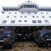 Im Hafen von Lübeck-Travemünde: 300 Fahrzeuge und 130 Container einer „Patriot“-Einheit der Bundeswehr werden auf eine dänische Fähre verladen. Ziel ist die Türkei.