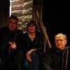 (knj)   Der Förderverein „Kultur.Gut – Gut fürs Theater“ unterstützt seit 28 Jahren die Arbeit des Theaters am Neunerplatz. Derzeit hat der Verein 68 Mitglieder und seit kurzem einen neuen Vorstand. Der hat für die kommenden drei Jahre einige Pläne. Unter anderem sollen neue Mitglieder und Sponsoren sowohl in der Region als auch darüber hinaus geworben werden. Auf dem Foto posieren die neuen Vorsitzenden im Bühnenbild der aktuellen Produktion „Django – die Geschichte von Django Reinhardt“. Zu sehen sind (von links): Wolfgang Salomon (Vorsitzender), Ingrid Sichel (Vizevorsitzende) und Peter Wachsmann (Beisitzer). Die Schatzmeisterin Annette Weihrich ist nicht im Bild. Die nächsten Aufführungstermine  für „Django“ sind am kommenden Wochenende freitags bis sonntags (1., 2. und 3. Februar) jeweils um 16 Uhr.