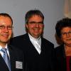 Gute Bildung ist gute Hilfe: Schulleiter Markus Heinzl Mania, Domkapitular Clemens Bieber und Landtagspräsidentin Barbara Stamm setzen sich für die Berufsfachschule für Logopädie ein.
